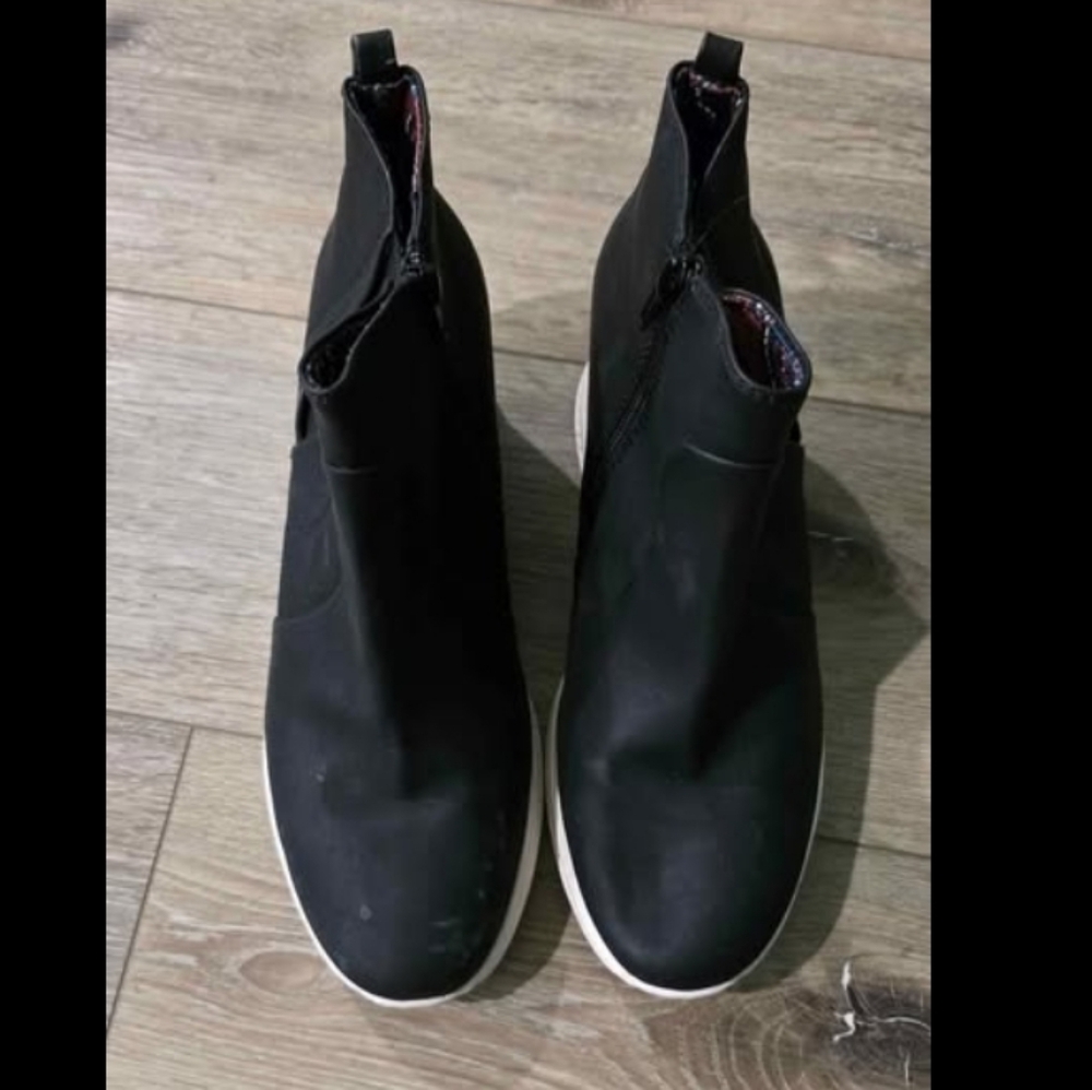 Womens Zip Up Black Booties